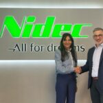 Handschütteln zwischen Nidec und BNP Pariabs.